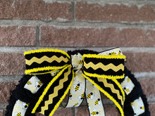 Load image into Gallery viewer, Bee Ribbon Wreath

