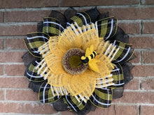 Load image into Gallery viewer, Bee Sunflower Wreath, Yellow &amp; black flower, Front door wreath, Summer decor, Fall decor
