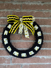 Load image into Gallery viewer, Bee Ribbon Wreath

